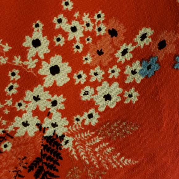 Lulu's ALL THE SWEETNESS RED FLORAL PUFF SLEEVE - Picture 7 of 7